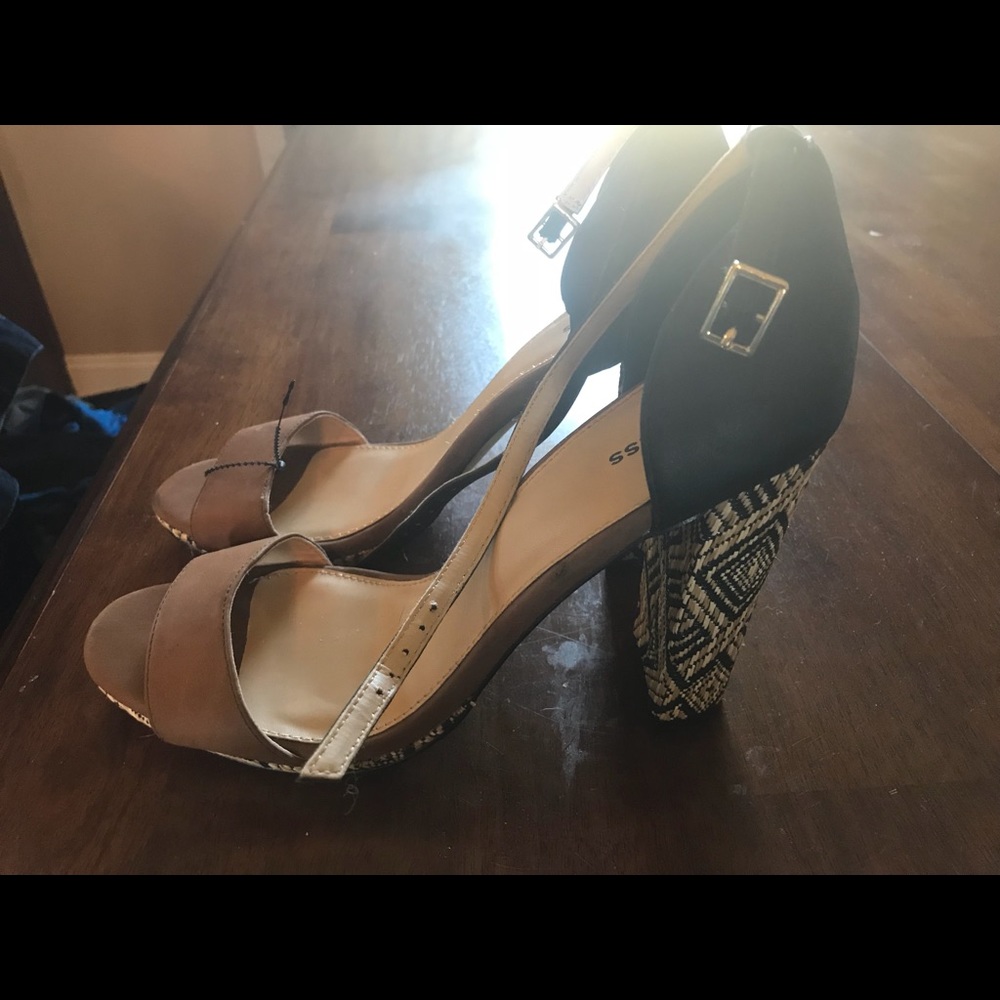Beautiful Aztec heels